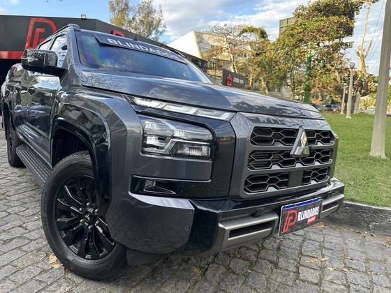 MITSUBISHI L200 TRITON 2.4 16V TURBO DIESEL SPORT HPE CD 4P 4X4 AUTOMÁTICO MITSUBISHI L200 TRITON 2.4 16V TURBO DIESEL SPORT HPE CD 4P 4X4 AUTOMÁTICO